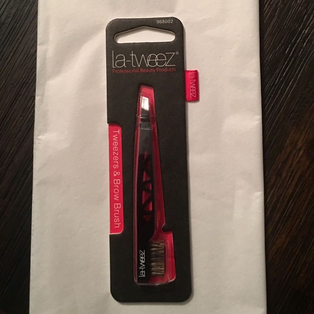 Brand New Tweezers & Brow Brush